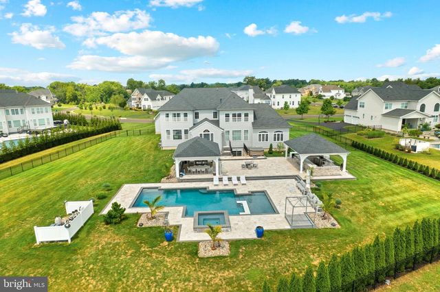 4 SHADY PINES DR, Ivyland, PA 18974