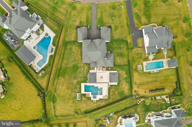 4 SHADY PINES DR, Ivyland, PA 18974