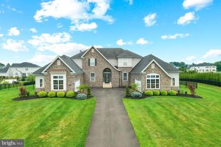 4 SHADY PINES DR, Ivyland, PA 18974