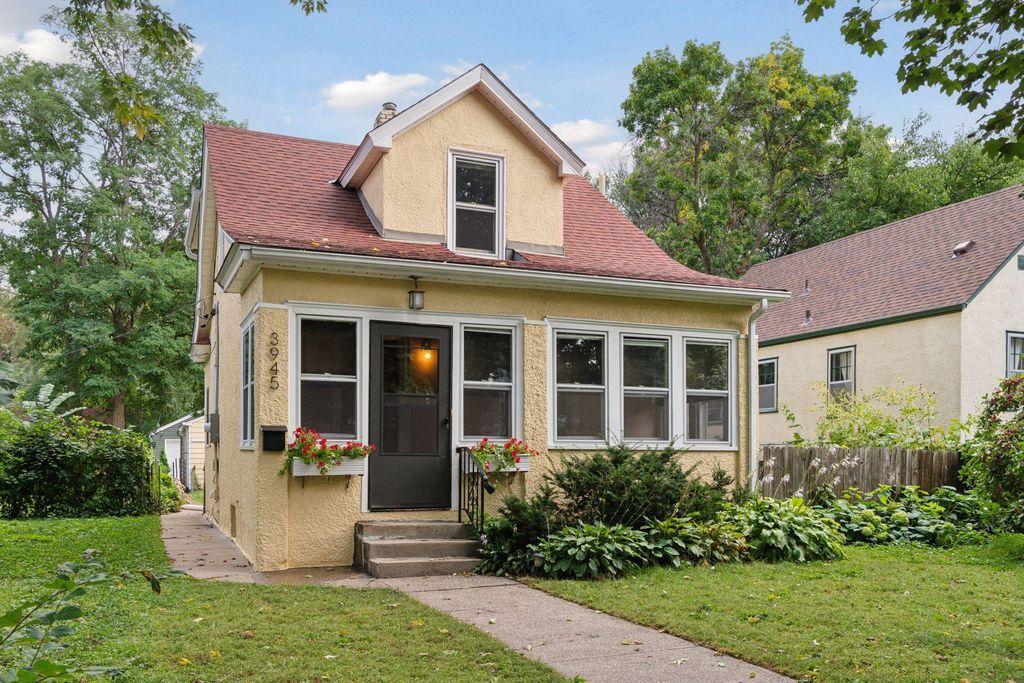 3945 30th Avenue S, Minneapolis, MN 55406