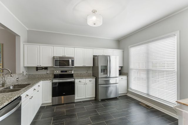 7252 Highway 70 S Apt 602, Nashville, TN 37221