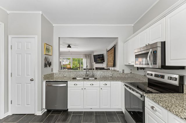 7252 Highway 70 S Apt 602, Nashville, TN 37221