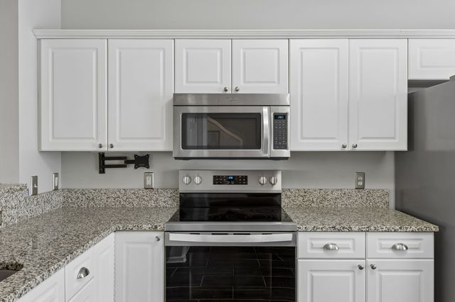 7252 Highway 70 S Apt 602, Nashville, TN 37221