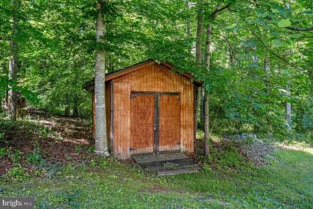 2300 SOMERSET DR, Jeffersonton, VA 22724