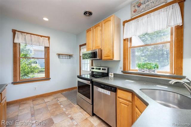 703 1st Street, Rochester, MI 48307