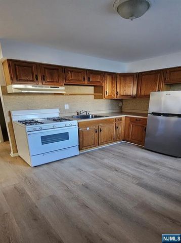 77 Main Avenue, Wallington, NJ 07057