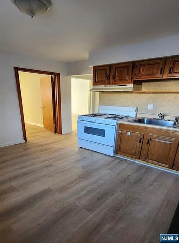 77 Main Avenue, Wallington, NJ 07057