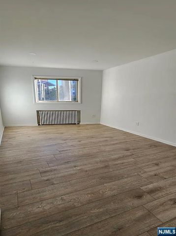 77 Main Avenue, Wallington, NJ 07057