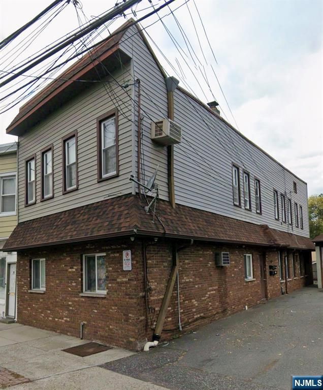 77 Main Avenue, Wallington, NJ 07057