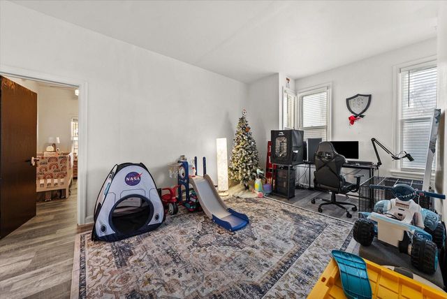 1527 S 80th STREET, West Allis, WI 53214