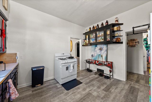 1527 S 80th STREET, West Allis, WI 53214