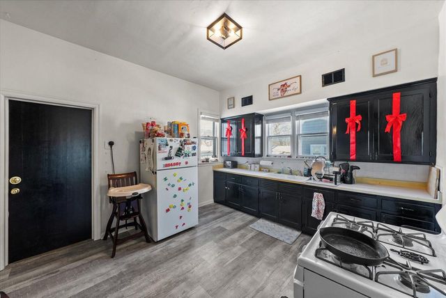 1527 S 80th STREET, West Allis, WI 53214