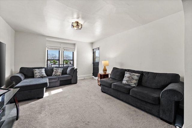 1527 S 80th STREET, West Allis, WI 53214