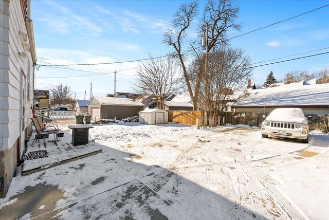 1527 S 80th STREET, West Allis, WI 53214