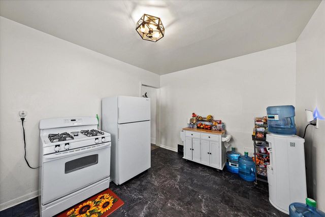 1527 S 80th STREET, West Allis, WI 53214