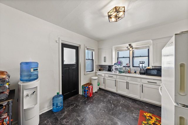 1527 S 80th STREET, West Allis, WI 53214