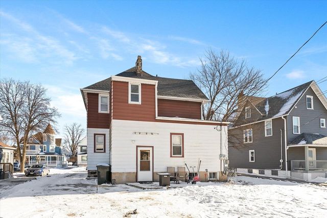 1527 S 80th STREET, West Allis, WI 53214