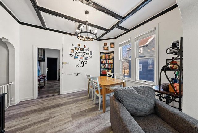 1527 S 80th STREET, West Allis, WI 53214