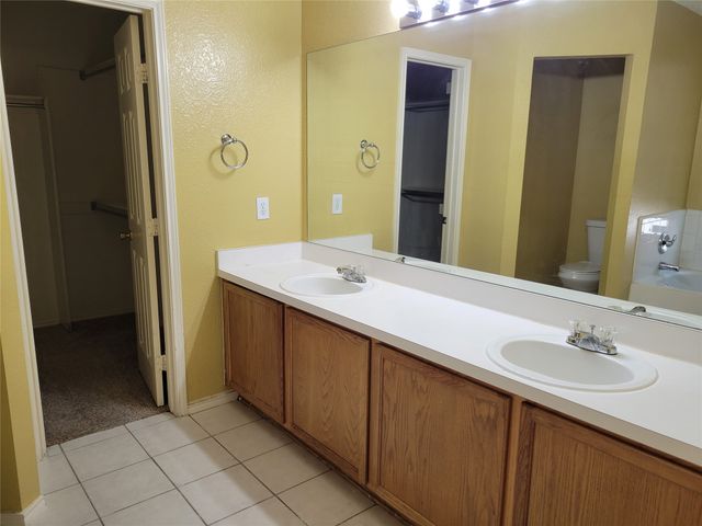 223 Baylor Drive, Glenn Heights, TX 75154