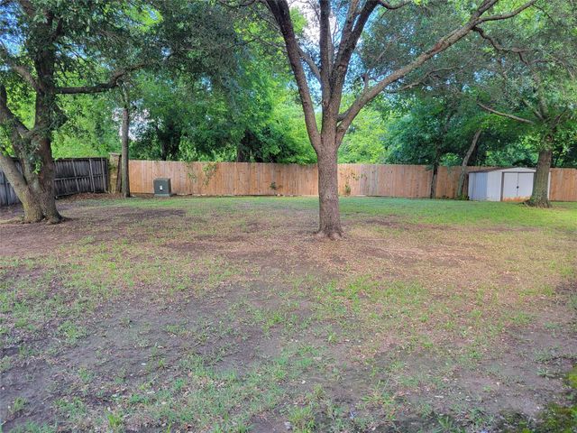 223 Baylor Drive, Glenn Heights, TX 75154