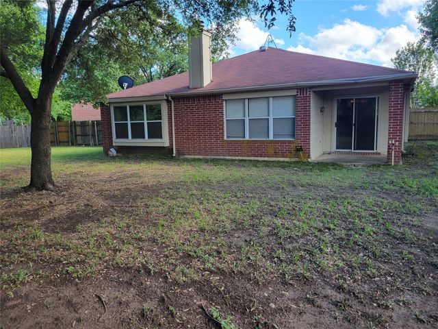 223 Baylor Drive, Glenn Heights, TX 75154