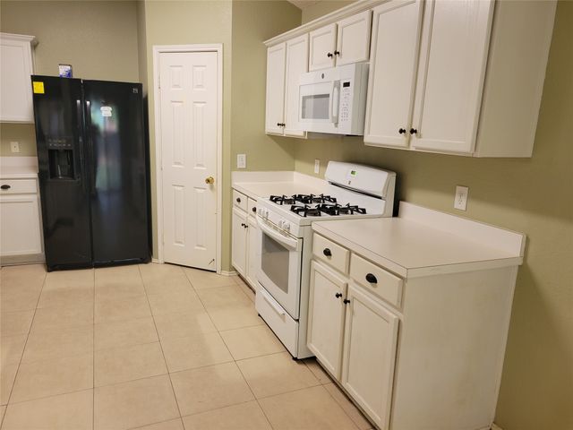 223 Baylor Drive, Glenn Heights, TX 75154