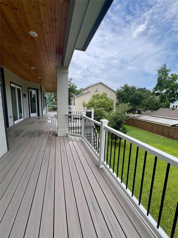 310 Blue Point, Clear Lake Shores, TX 77565
