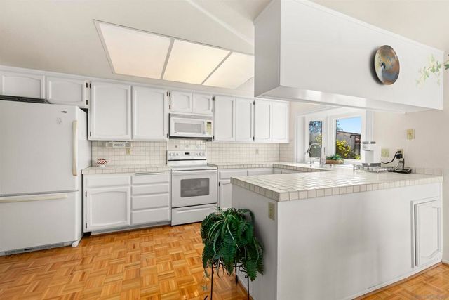 17632 Caminito Hercuba, San Diego, CA 92128