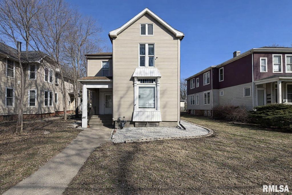 1212 N SHERIDAN Road, Peoria, IL 61606