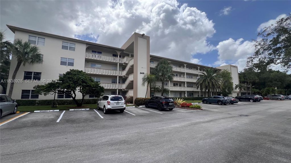 2405 Antigua Circle H1, Coconut Creek, FL 33066
