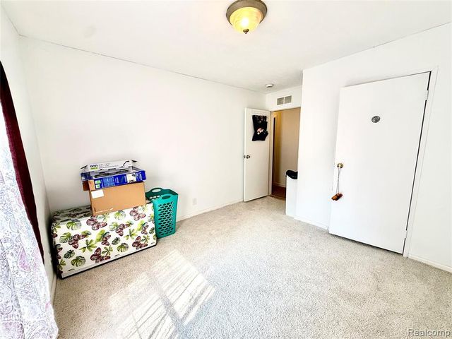 25660 Currier Street, Dearborn Heights, MI 48125