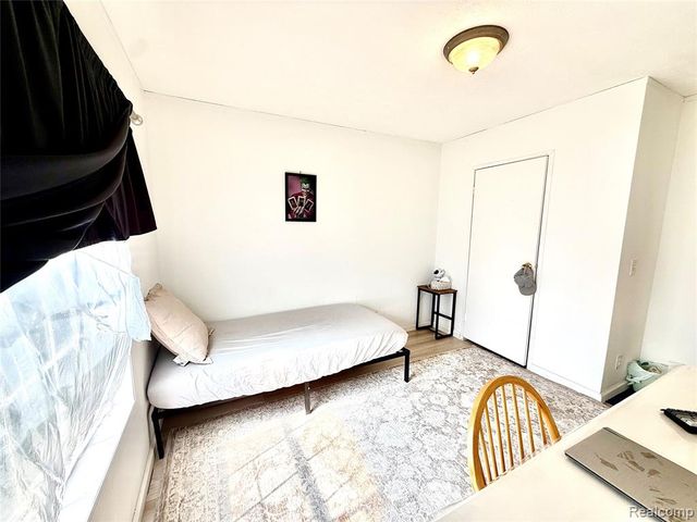25660 Currier Street, Dearborn Heights, MI 48125