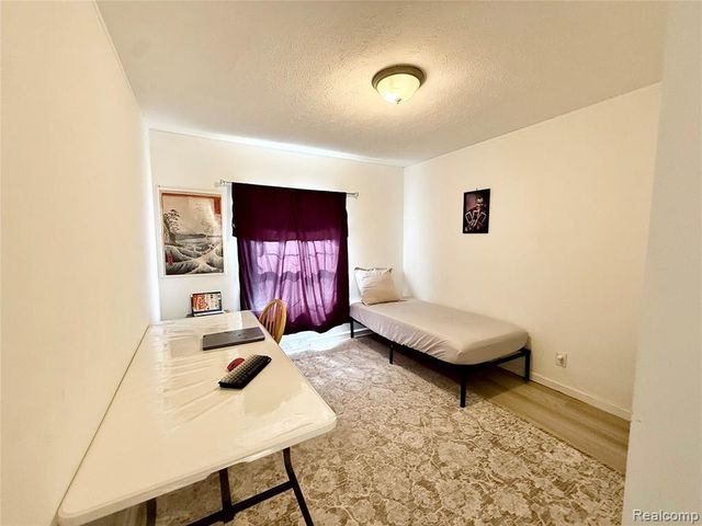 25660 Currier Street, Dearborn Heights, MI 48125