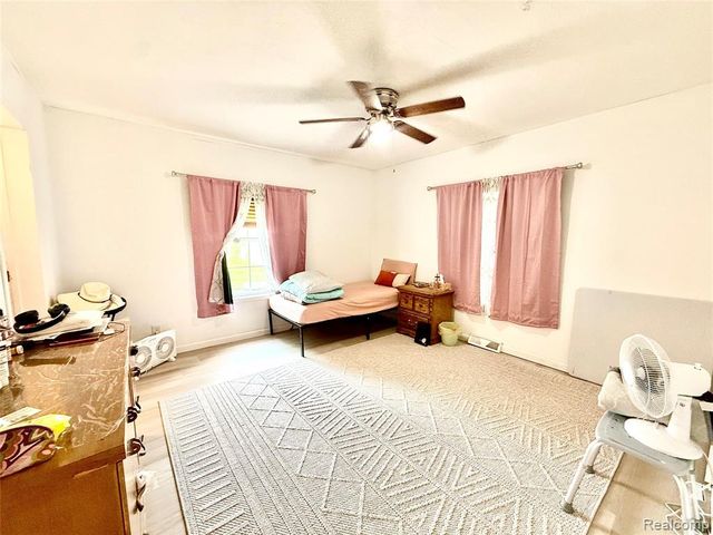 25660 Currier Street, Dearborn Heights, MI 48125