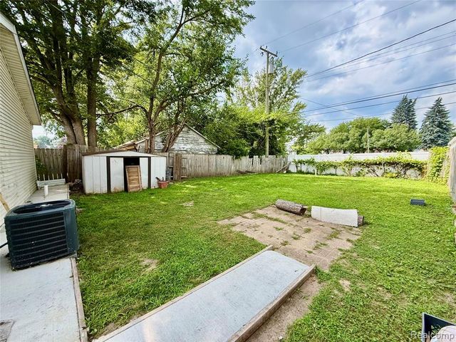 25660 Currier Street, Dearborn Heights, MI 48125