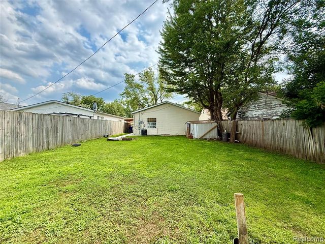 25660 Currier Street, Dearborn Heights, MI 48125