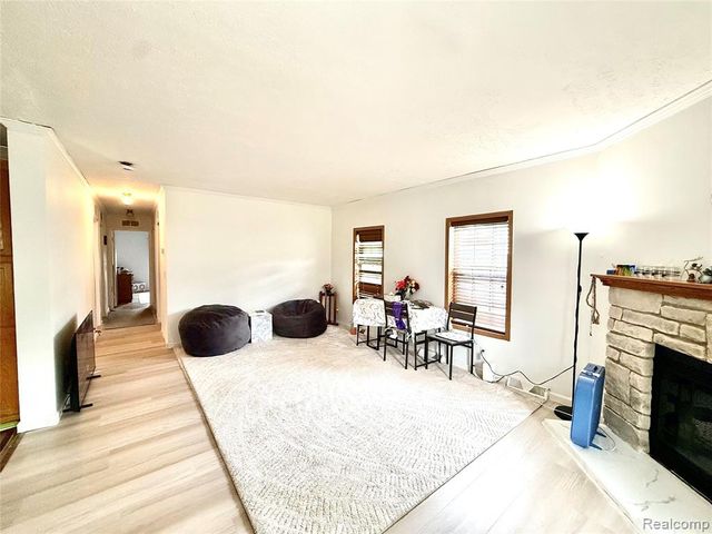 25660 Currier Street, Dearborn Heights, MI 48125