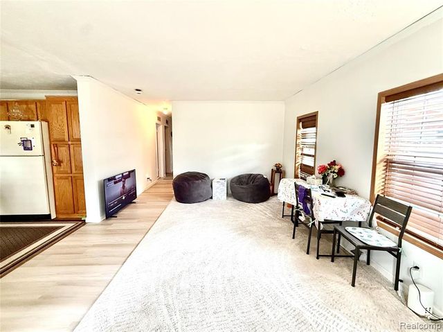 25660 Currier Street, Dearborn Heights, MI 48125