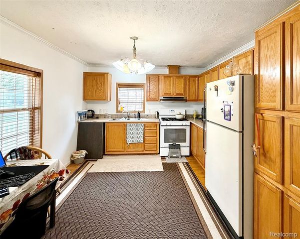 25660 Currier Street, Dearborn Heights, MI 48125