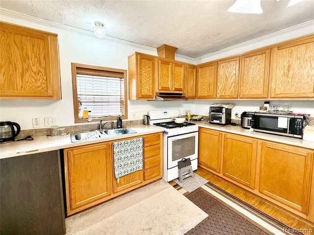 25660 Currier Street, Dearborn Heights, MI 48125