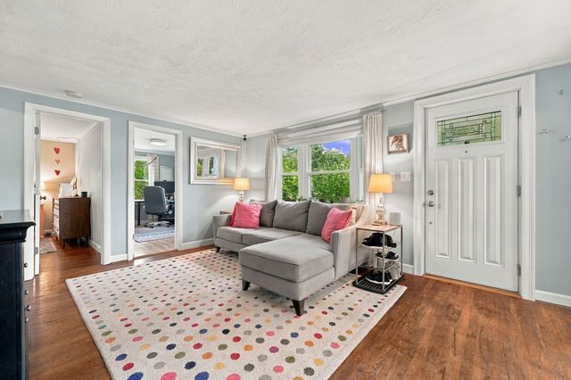 54 Joclyn Ave, Framingham, MA 01701