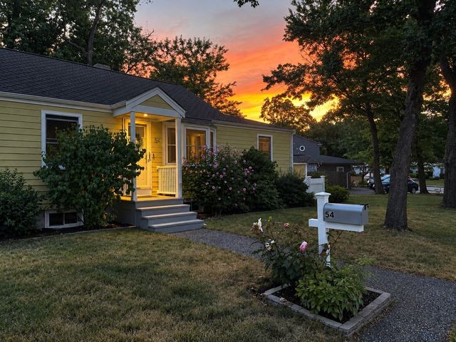 54 Joclyn Ave, Framingham, MA 01701