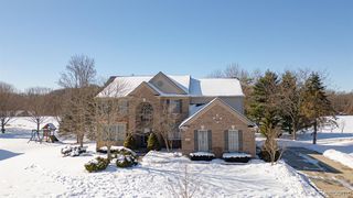 1546 Covington Woods Lane, Lake Orion, MI 48360