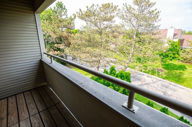 716 Eton Court, Rochester Hills, MI 48307