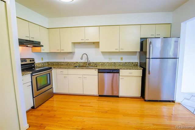 716 Eton Court, Rochester Hills, MI 48307