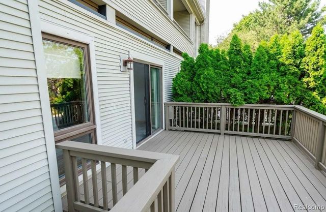 716 Eton Court, Rochester Hills, MI 48307