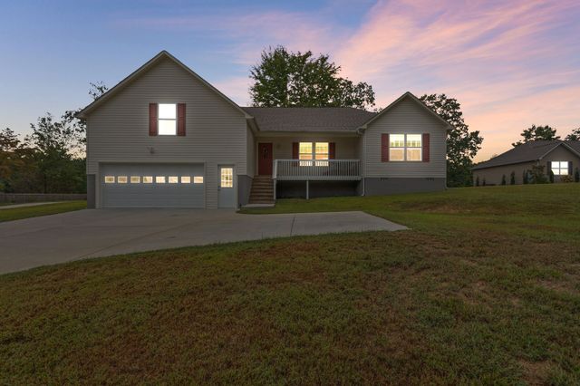 1209 Wesley Ct, Lawrenceburg, TN 38464