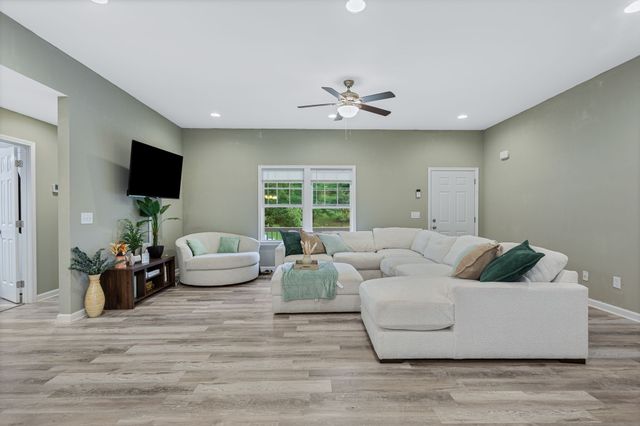 1209 Wesley Ct, Lawrenceburg, TN 38464