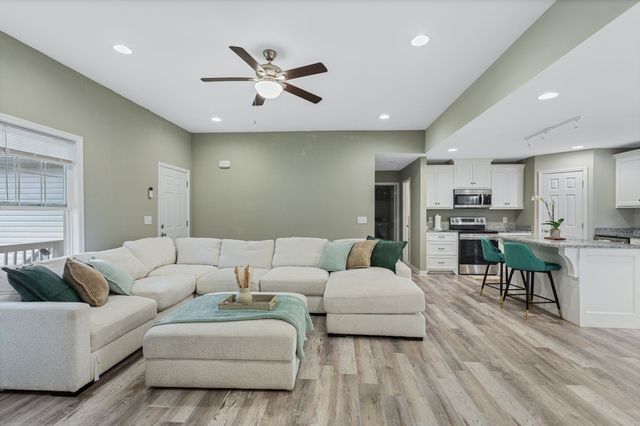 1209 Wesley Ct, Lawrenceburg, TN 38464