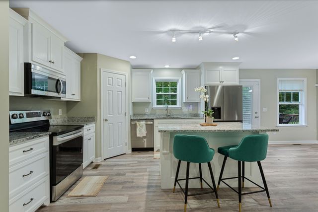 1209 Wesley Ct, Lawrenceburg, TN 38464